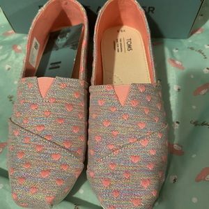 Toms Alpargata Pink/Silver Heart Embroidered Slip on.
Size 5.5Y (Youth)